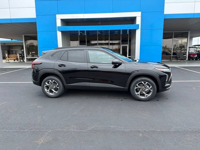New 2026 Chevrolet Trax LT w/ LT Convenience Package FWD image 3