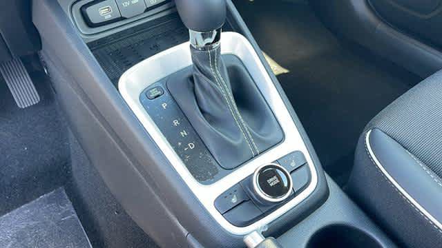 Used 2025 Hyundai Venue Limited FWD image 17