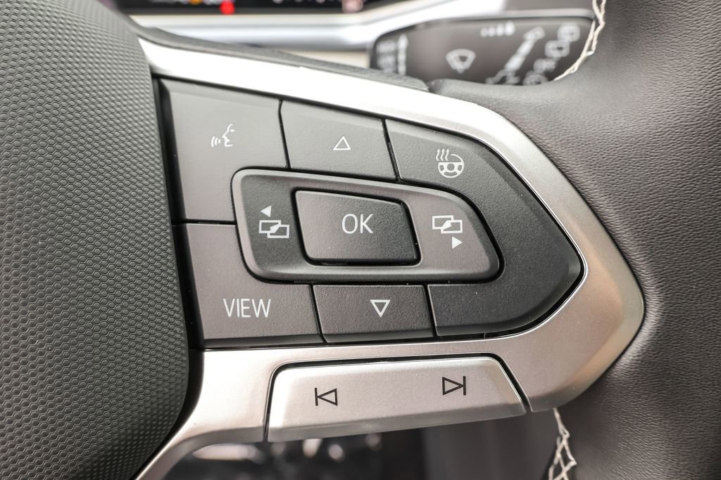 New 2025 Volkswagen Taos SE image 27