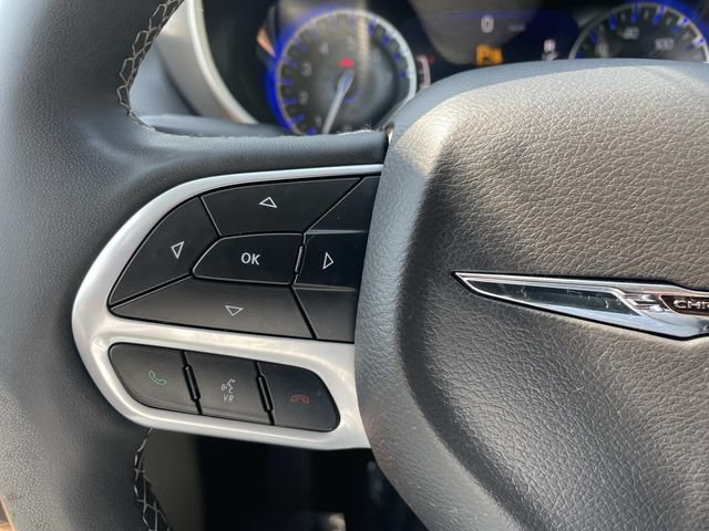 Used 2024 Chrysler Pacifica Touring-L FWD image 30