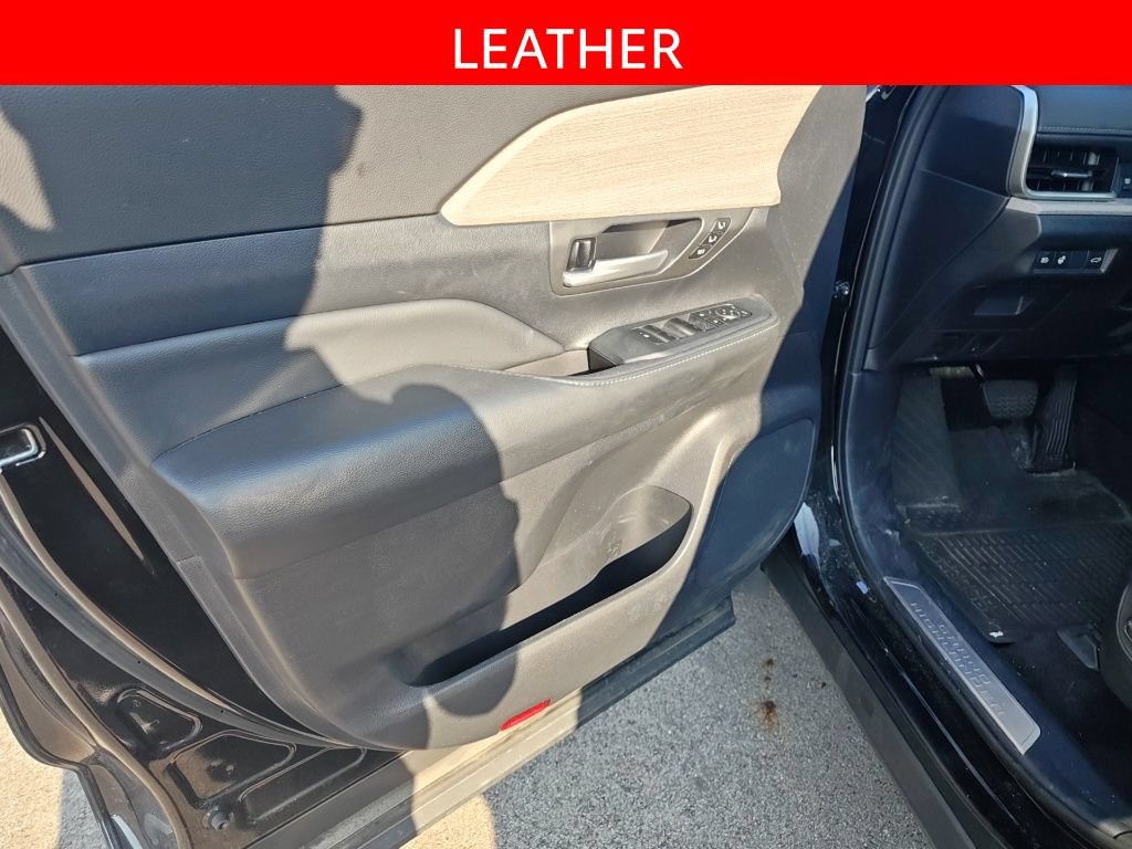 Used 2024 Toyota Grand Highlander AWD image 5