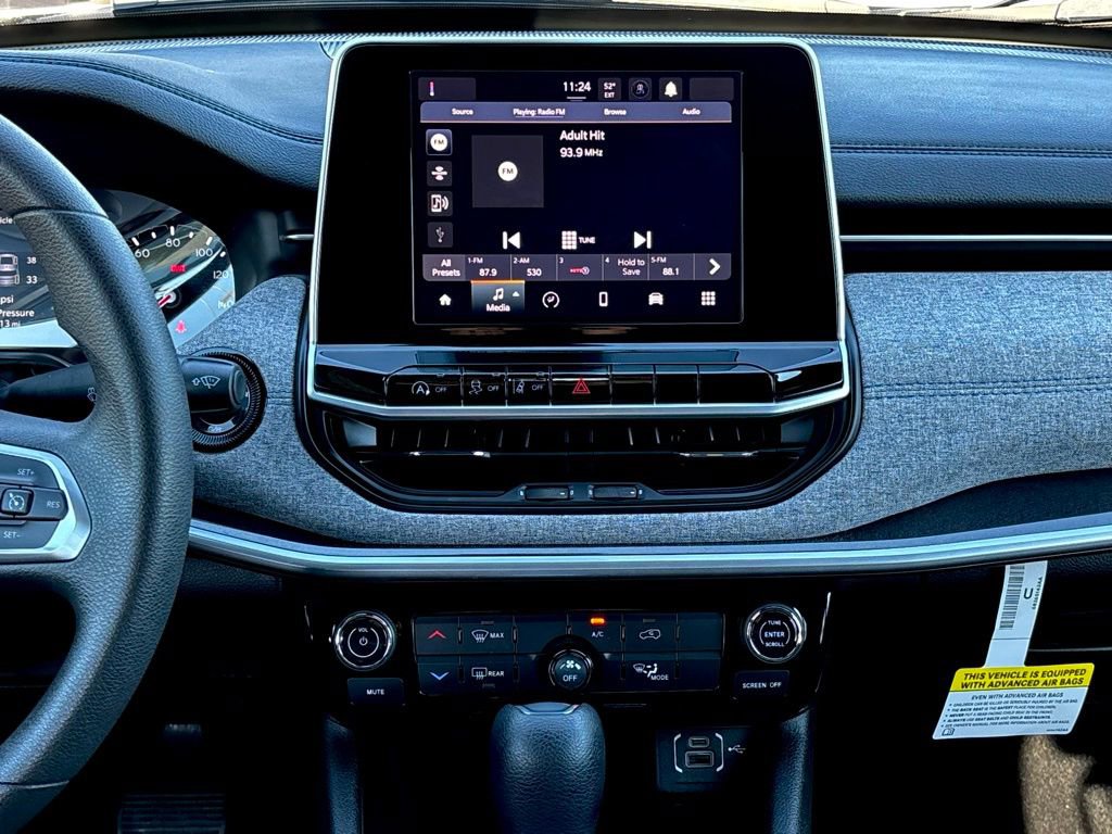 Used 2025 Jeep Compass Sport image 23