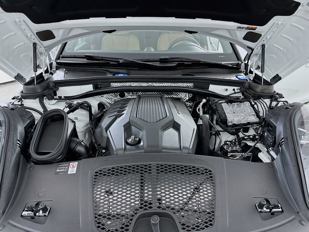 Used 2025 Porsche Macan image 33