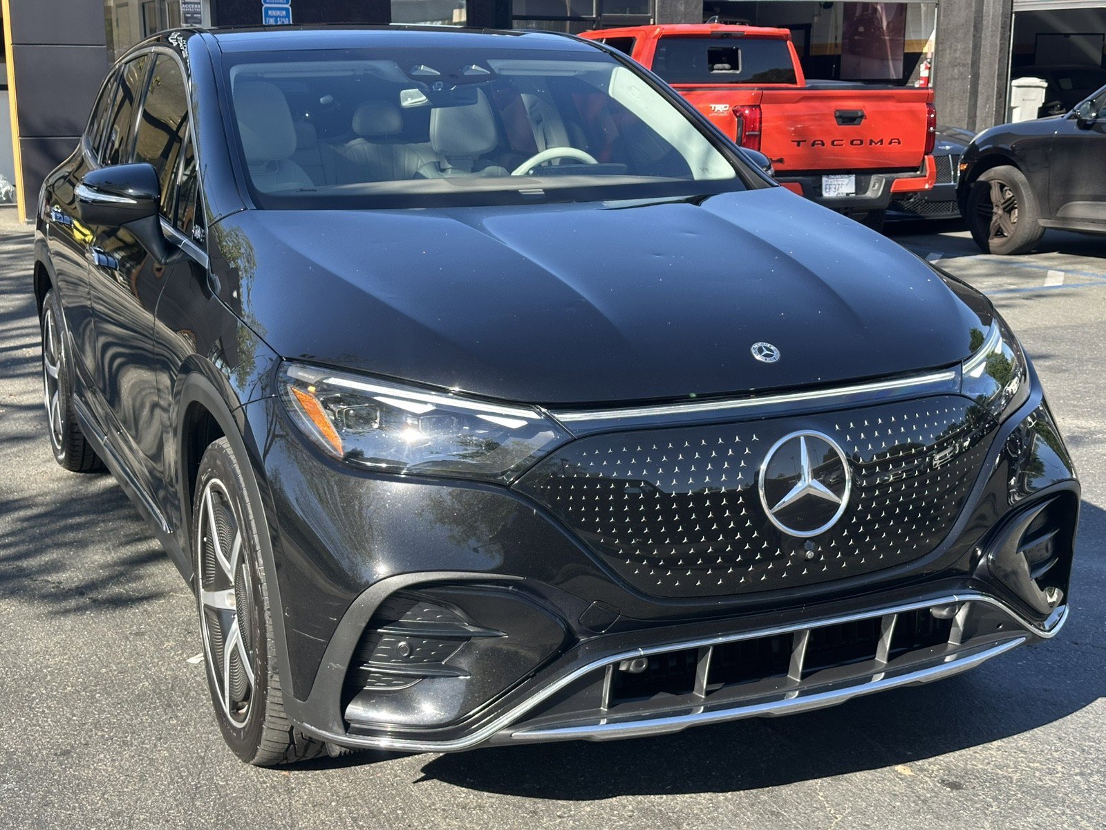 Used 2023 Mercedes-Benz EQE 500 4MATIC SUV image 6