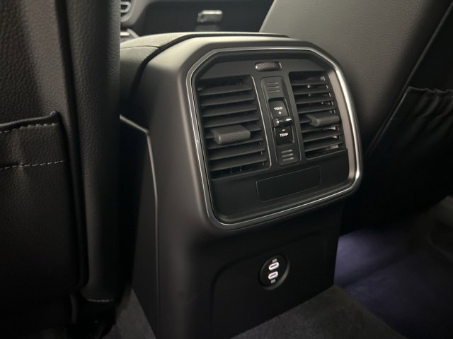 Used 2025 Porsche Macan T image 38