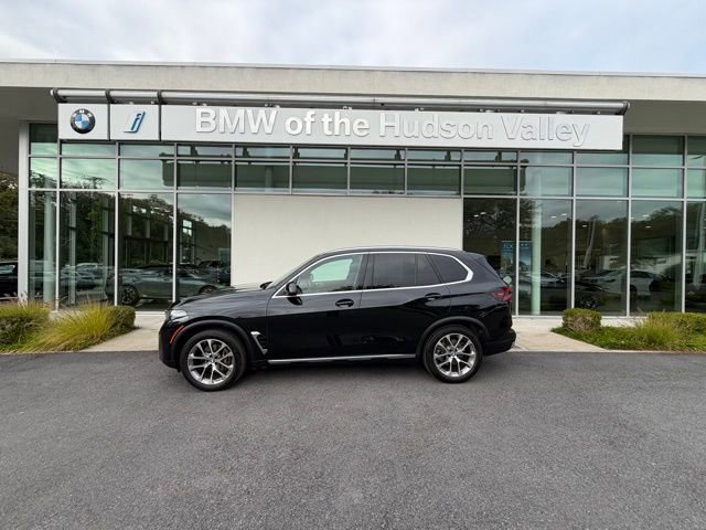 Used 2025 BMW X5 xDrive40i w/ Premium Package image 1
