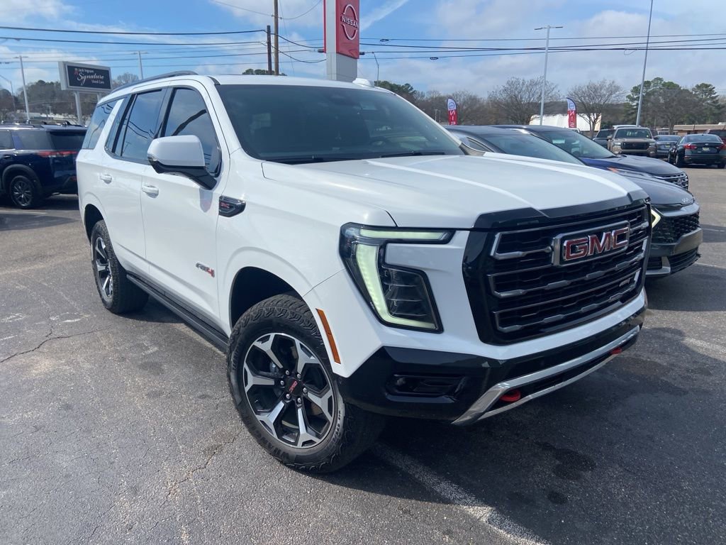 Used 2025 GMC Yukon AT4 w/ AT4 Premium Package image 3