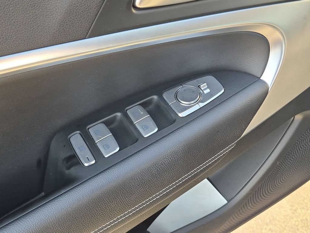 Used 2025 Genesis G70 2.5T RWD image 13