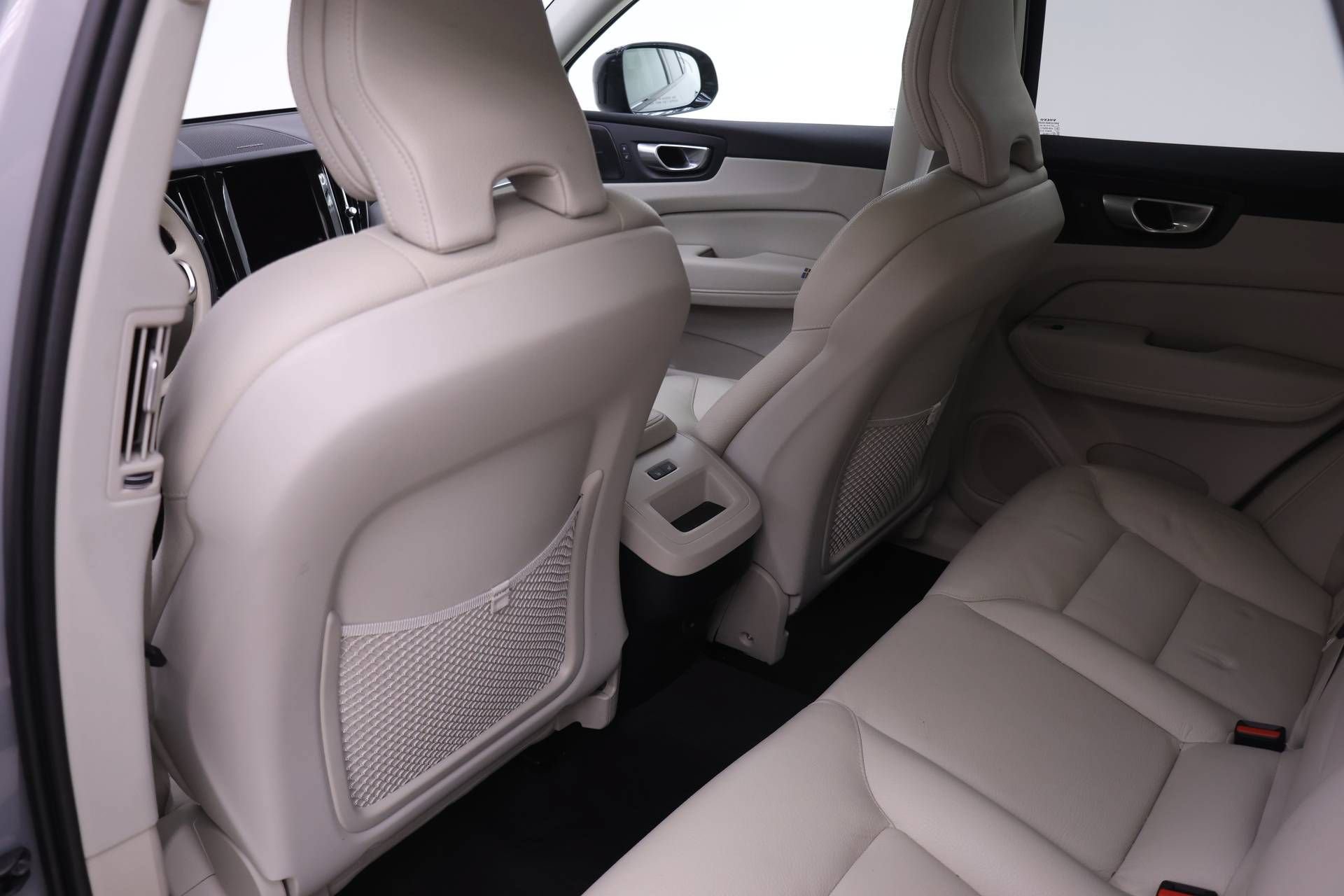 Certified 2024 Volvo XC60 B5 Plus w/ Protection Package Premier AWD/4WD image 14
