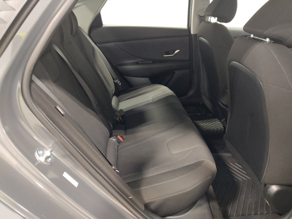 Used 2025 Hyundai Elantra SE FWD image 19