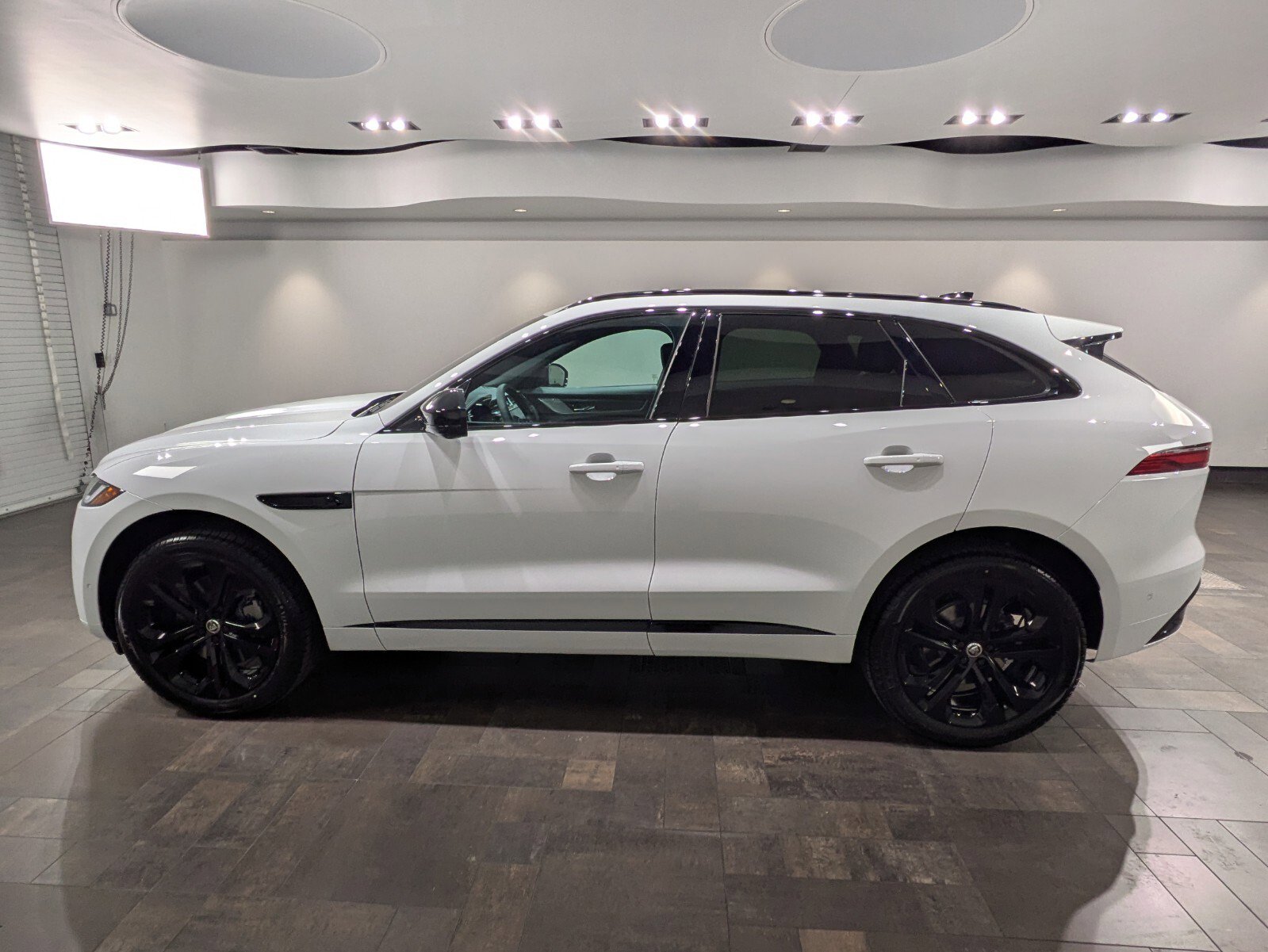New 2026 Jaguar F-PACE R-Dynamic S image 3