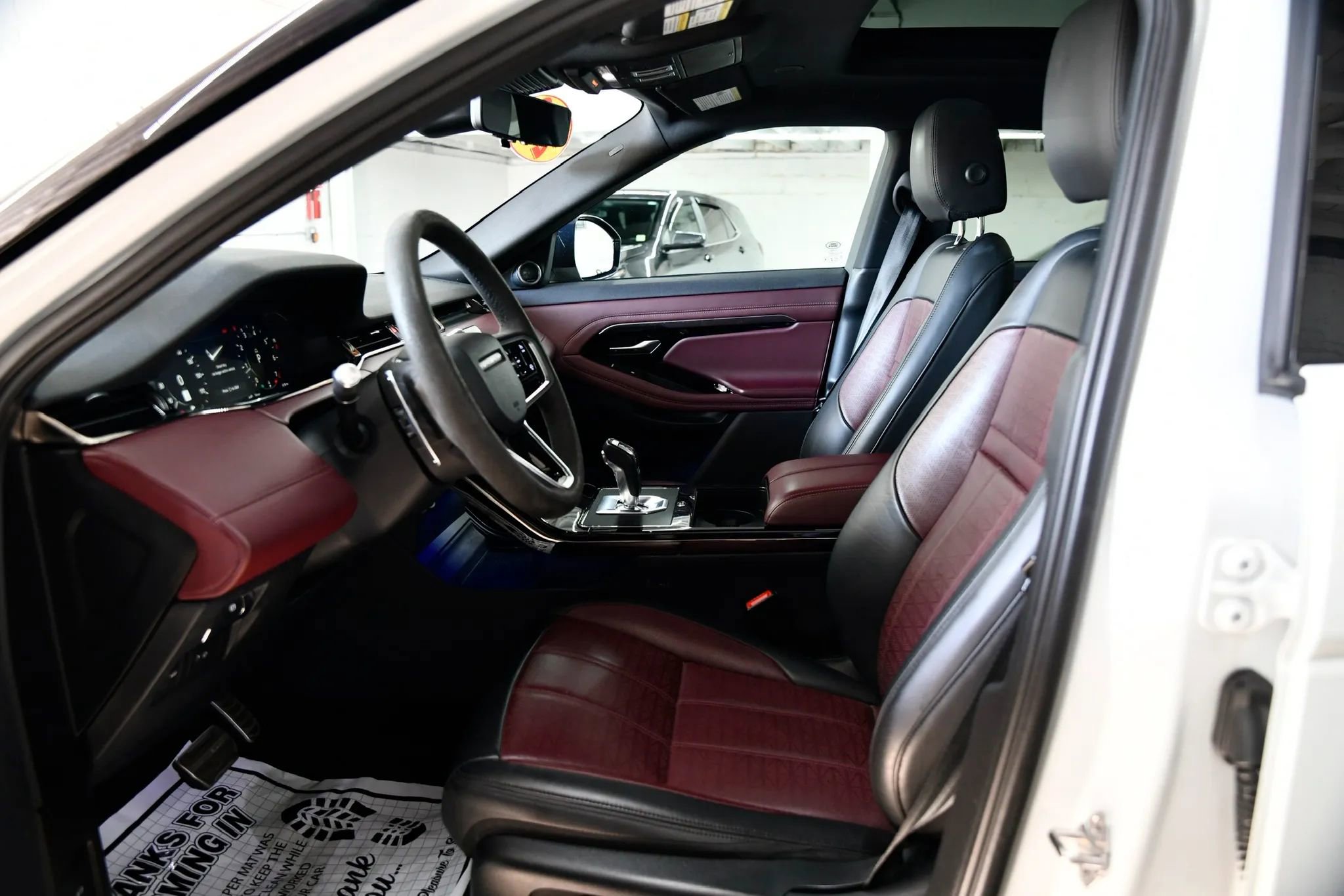 Used 2022 Land Rover Range Rover Evoque R-Dynamic SE image 11