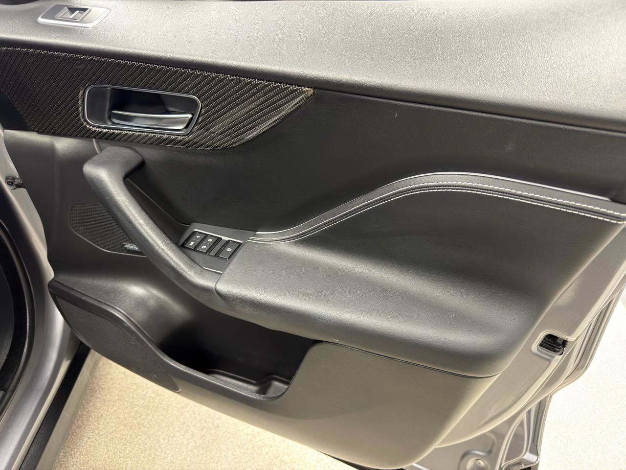 Used 2020 Jaguar F-PACE SVR image 13