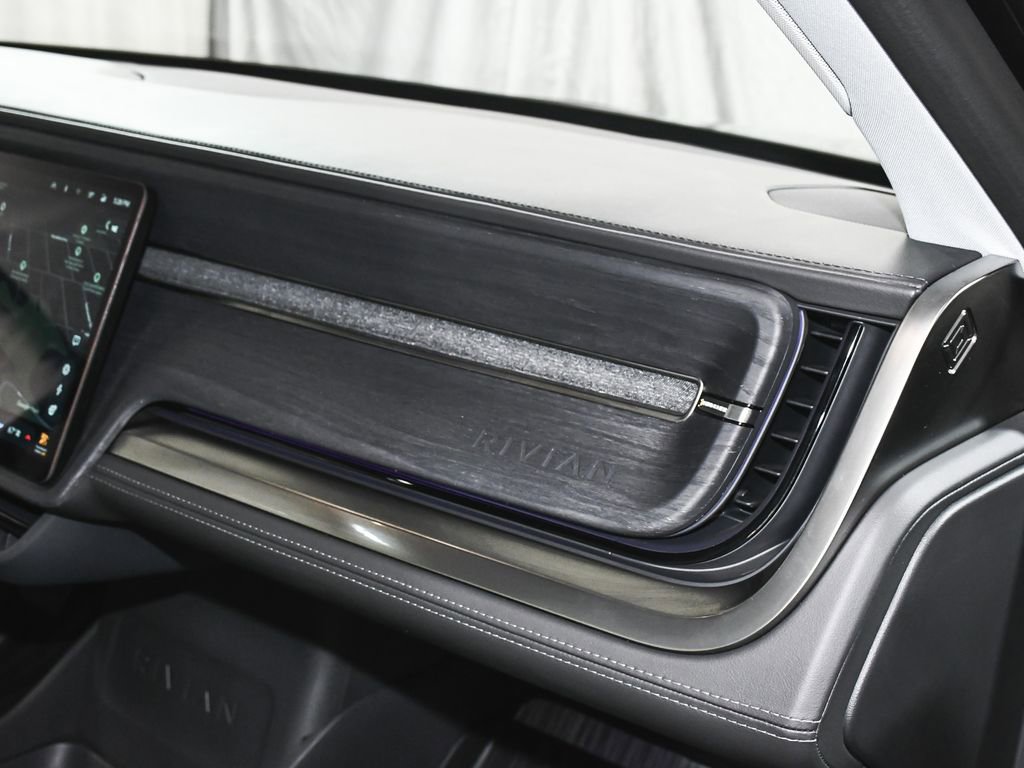 Used 2025 Rivian R1S Adventure image 66