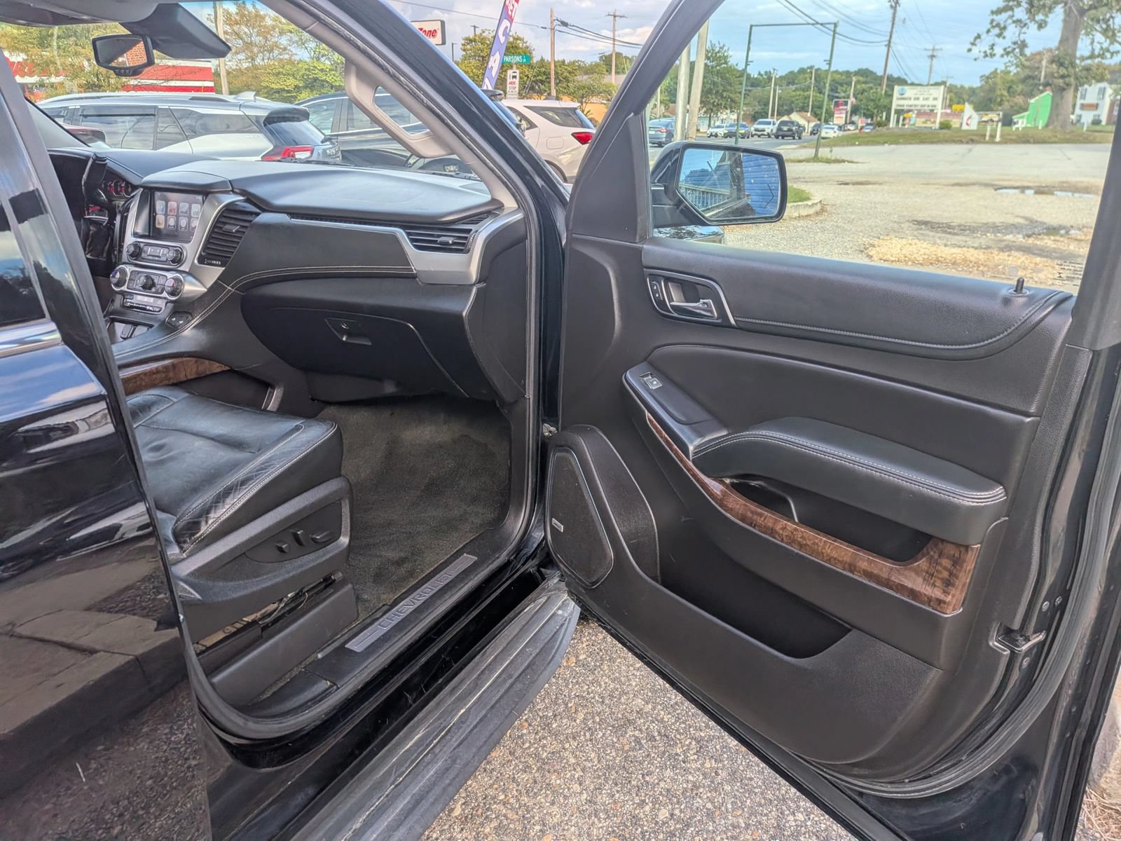 Used 2017 Chevrolet Tahoe LT AWD/4WD image 41