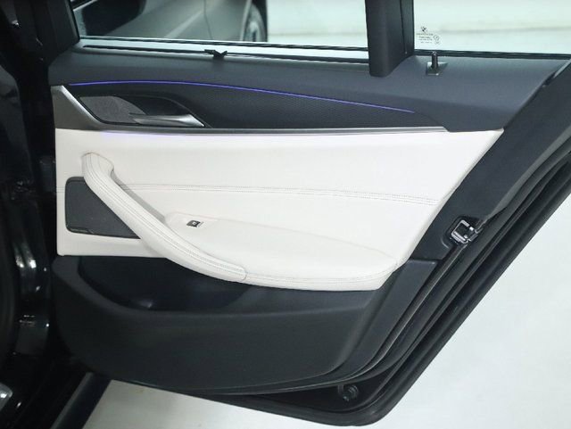 Certified 2023 BMW 540i xDrive w/ Executive Package image 33