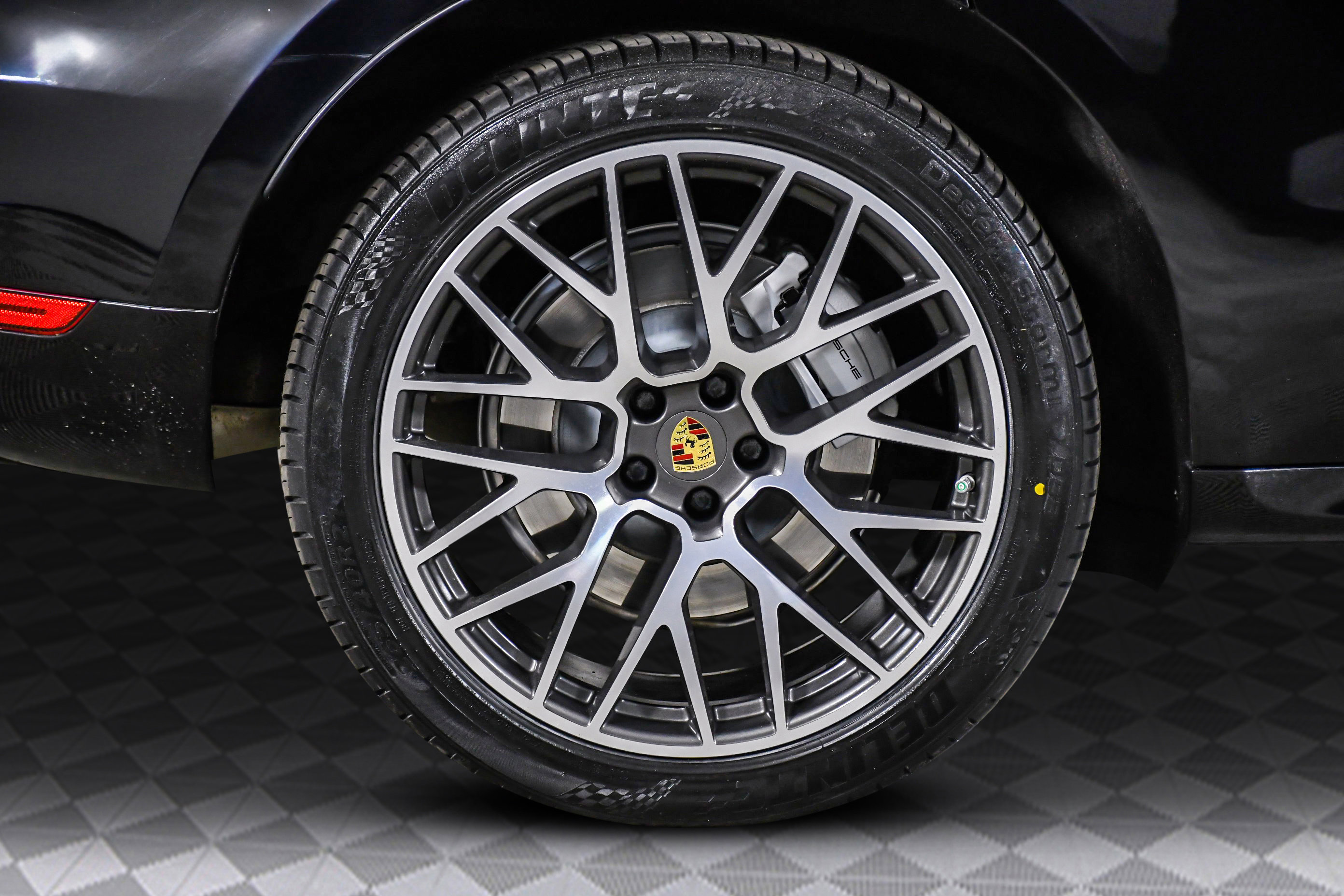 Used 2020 Porsche Macan Turbo image 29