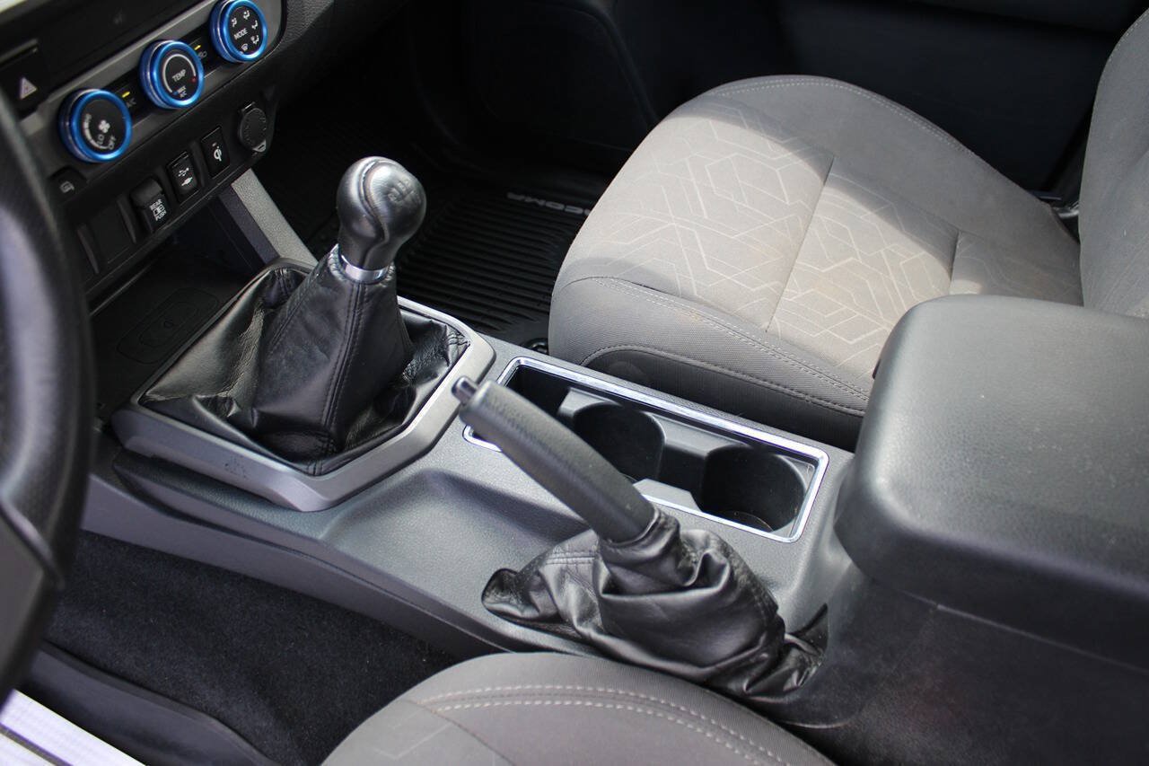 Used 2019 Toyota Tacoma TRD Sport AWD/4WD image 31