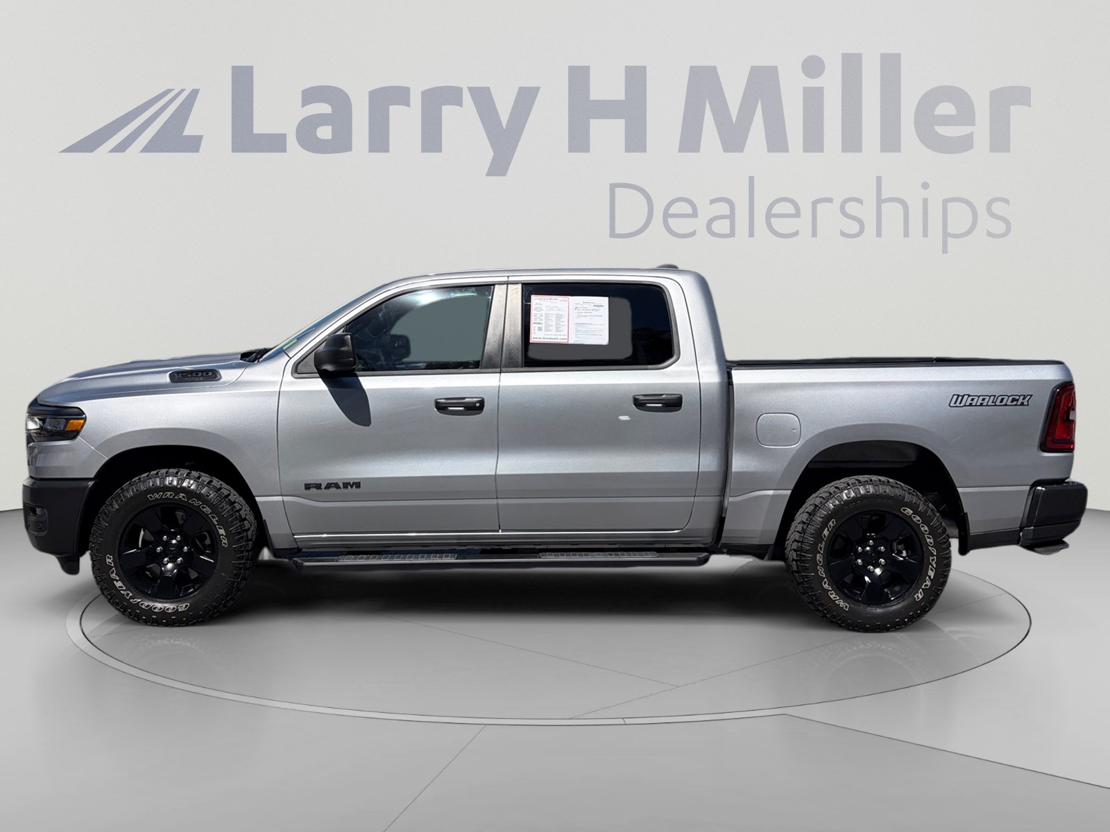Used 2025 RAM 1500 Warlock AWD/4WD image 2