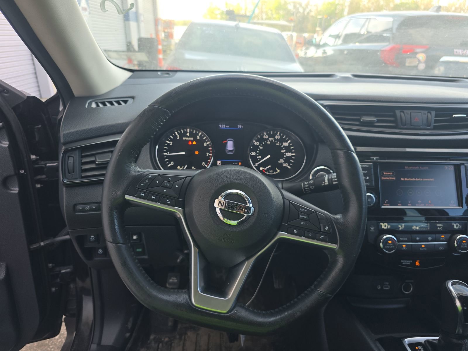 Used 2018 Nissan Rogue SV w/ Premium Package image 11