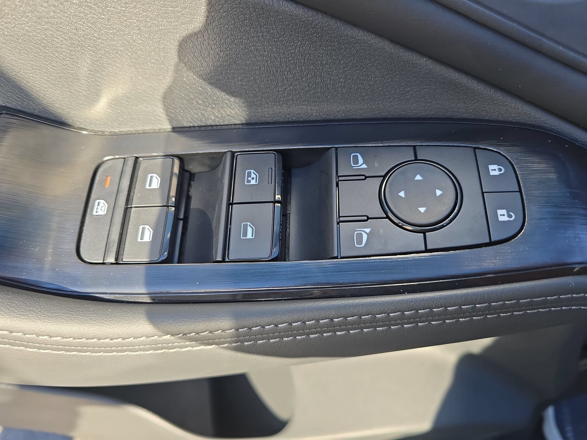 New 2026 Nissan Rogue SV w/ Cold Weather Package FWD image 27