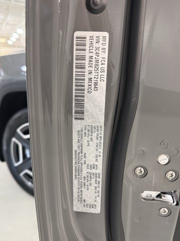 Used 2026 Jeep Cherokee Laredo AWD/4WD image 40
