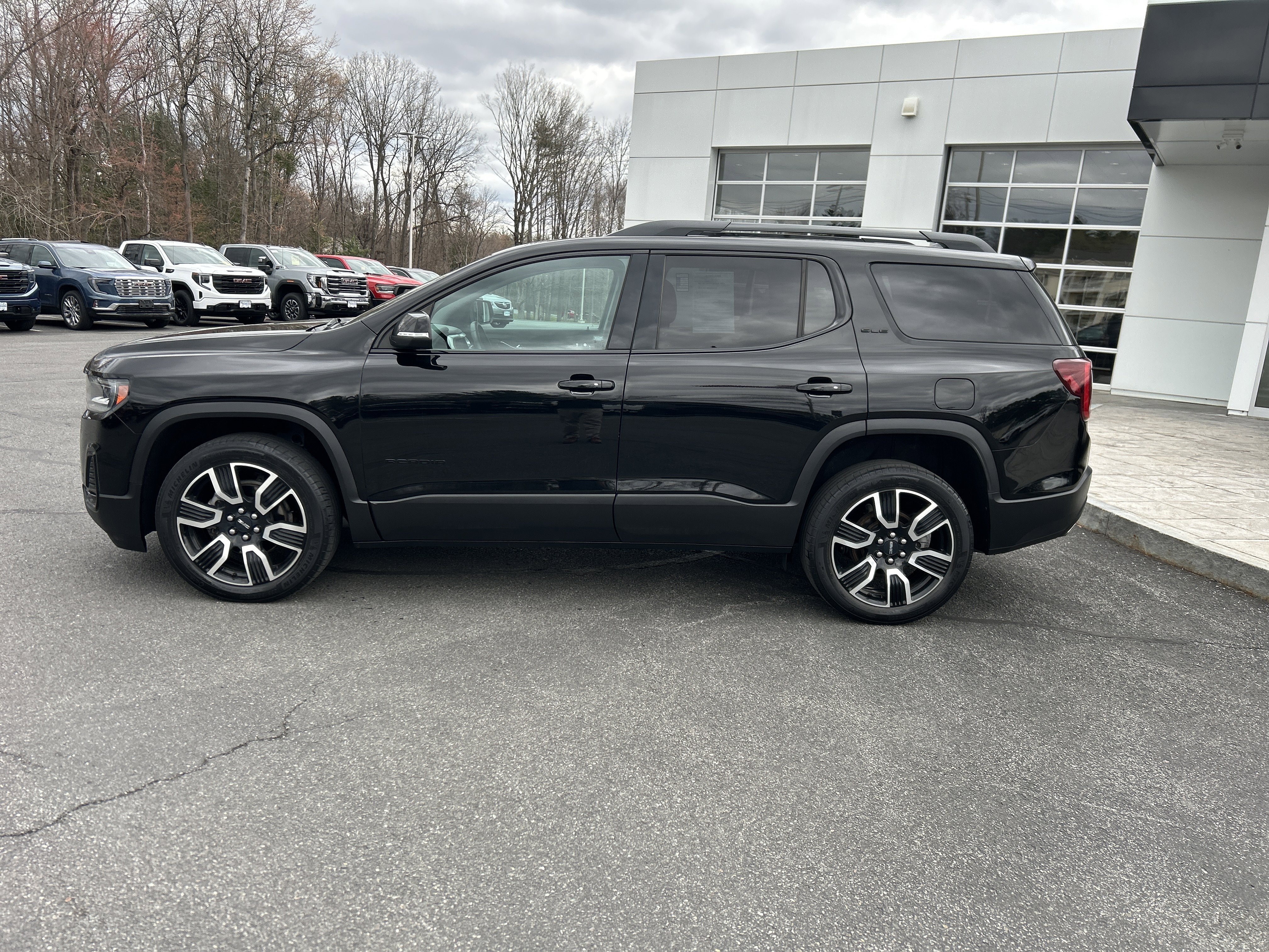 Certified 2021 GMC Acadia SLE w/ Driver Convenience Package image 2