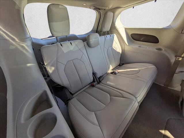 Used 2020 Chrysler Pacifica Touring-L image 18