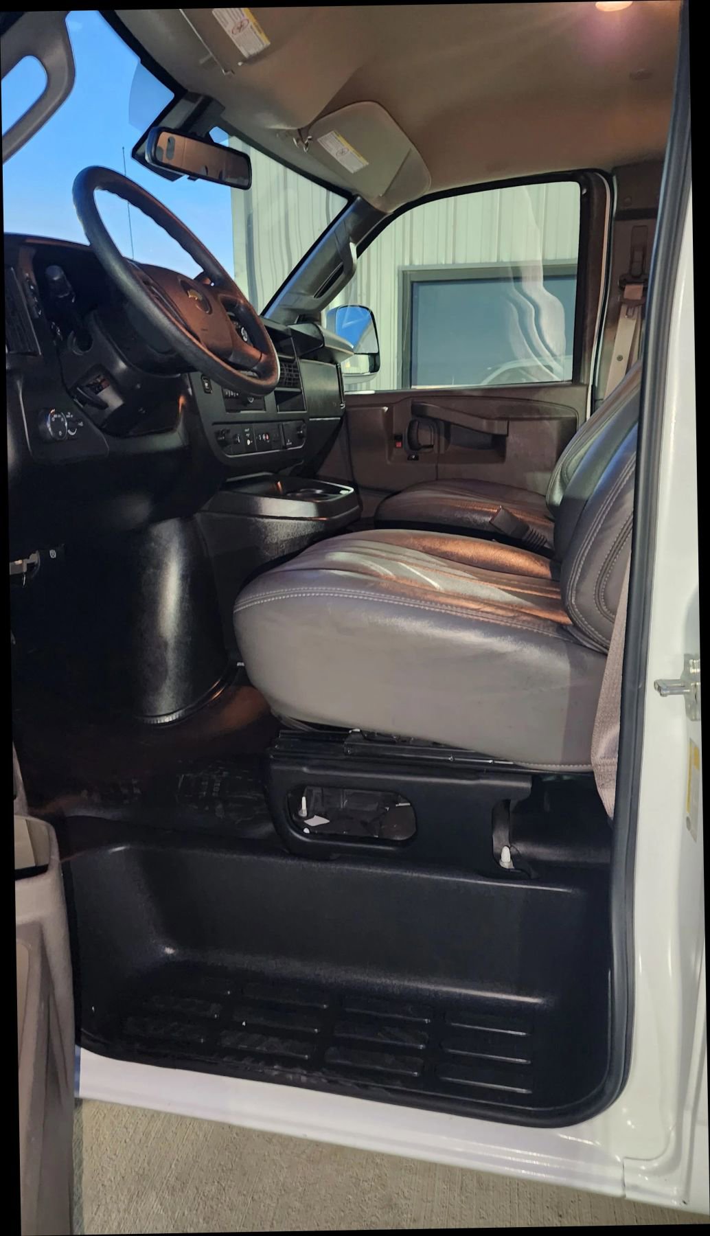 Used 2024 Chevrolet Express 2500 w/ Driver Convenience Package image 18