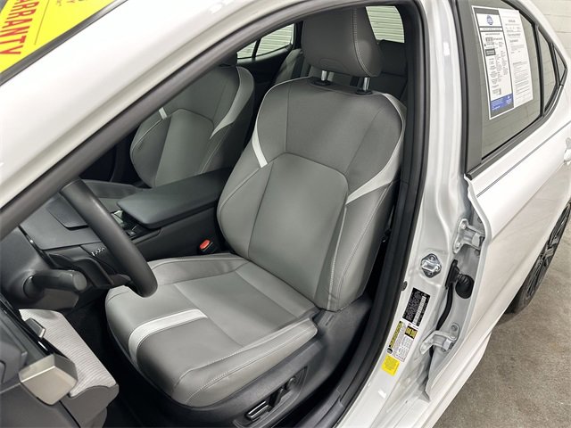 Used 2025 Toyota Camry SE image 15