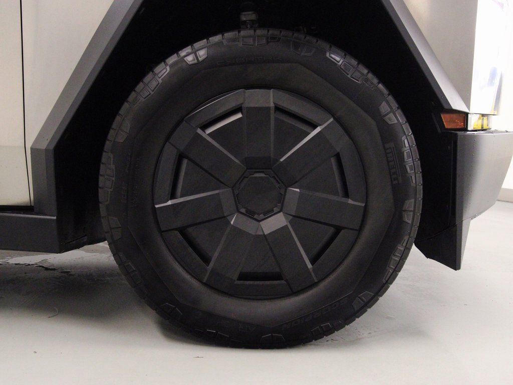 Used 2024 Tesla Cybertruck AWD Crew Cab image 10