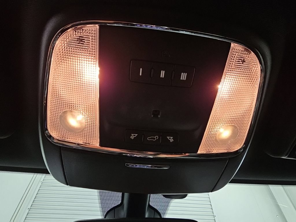 Used 2019 Jeep Grand Cherokee Limited AWD/4WD image 26