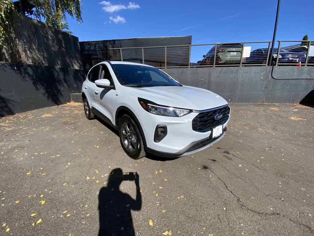 Used 2025 Ford Escape ST-Line Select AWD/4WD image 8