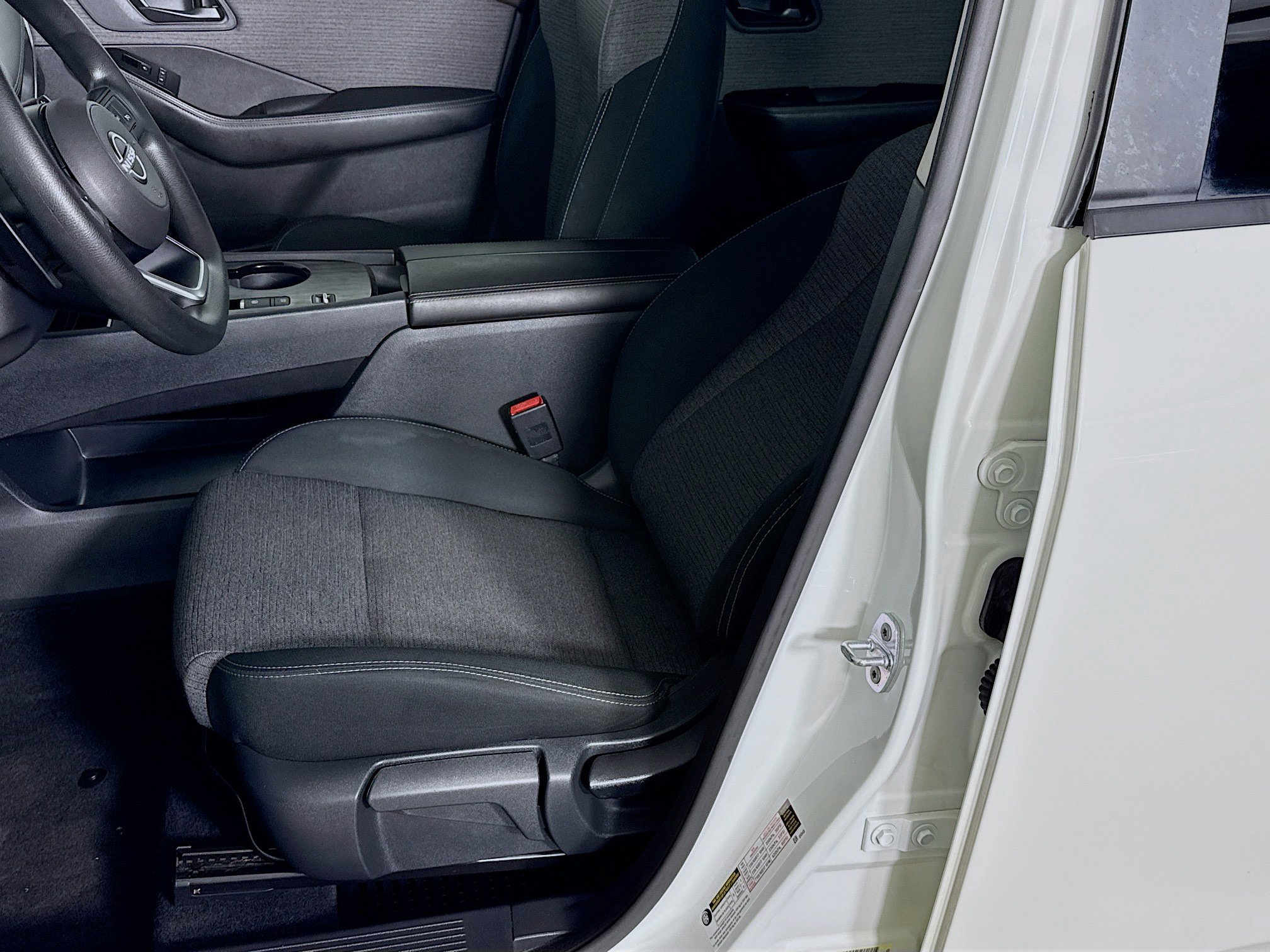 Used 2022 Nissan Rogue S image 22