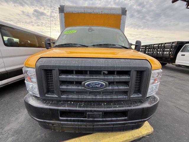 Used 2022 Ford E-350 and Econoline 350 Super Duty RWD image 2