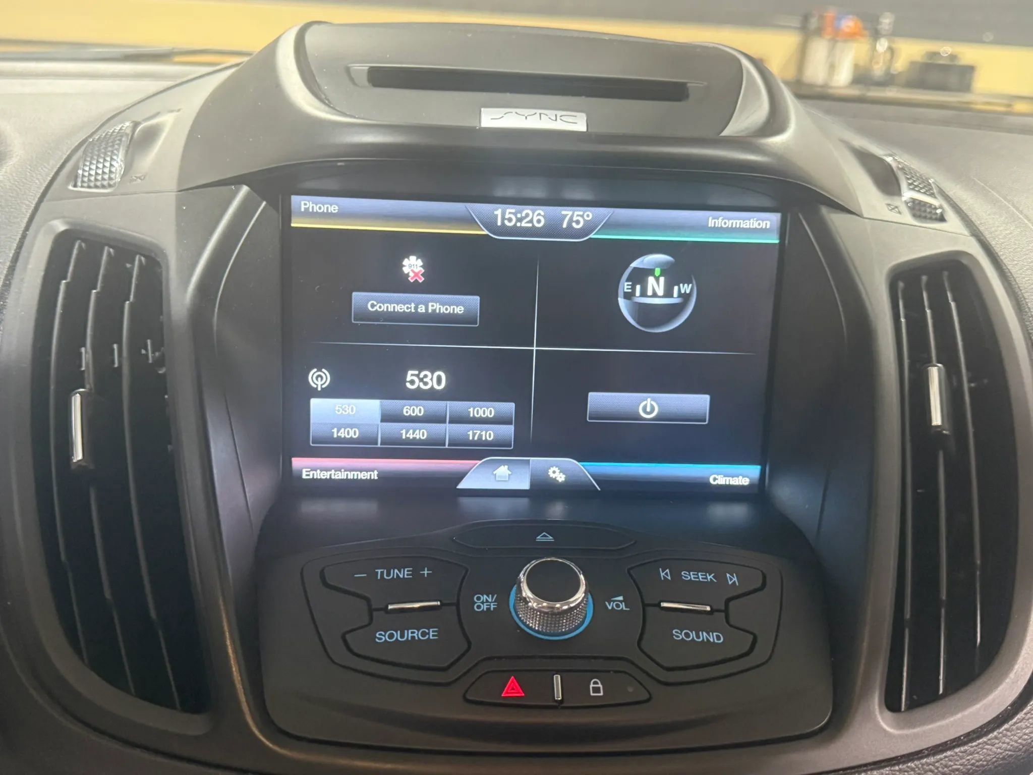 Used 2015 Ford Escape SE w/ SE Chrome Package image 21