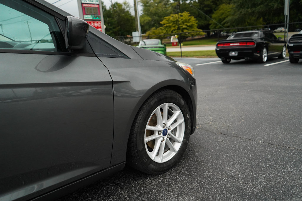 Used 2018 Ford Focus SE FWD image 18
