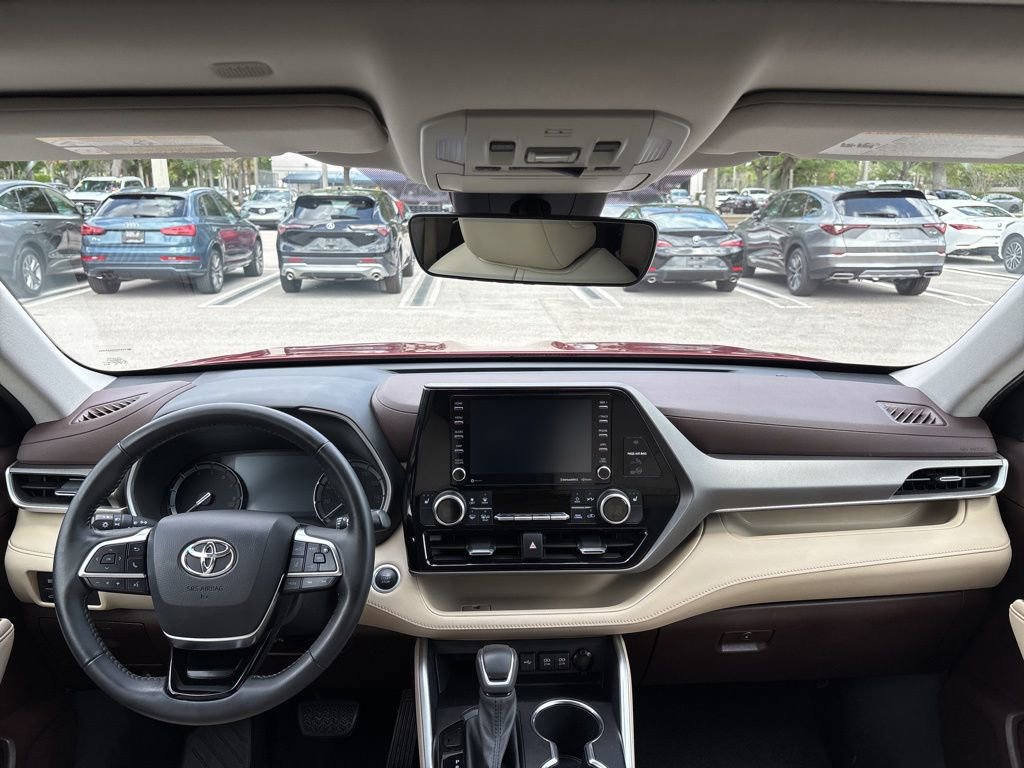 Used 2020 Toyota Highlander XLE FWD image 21