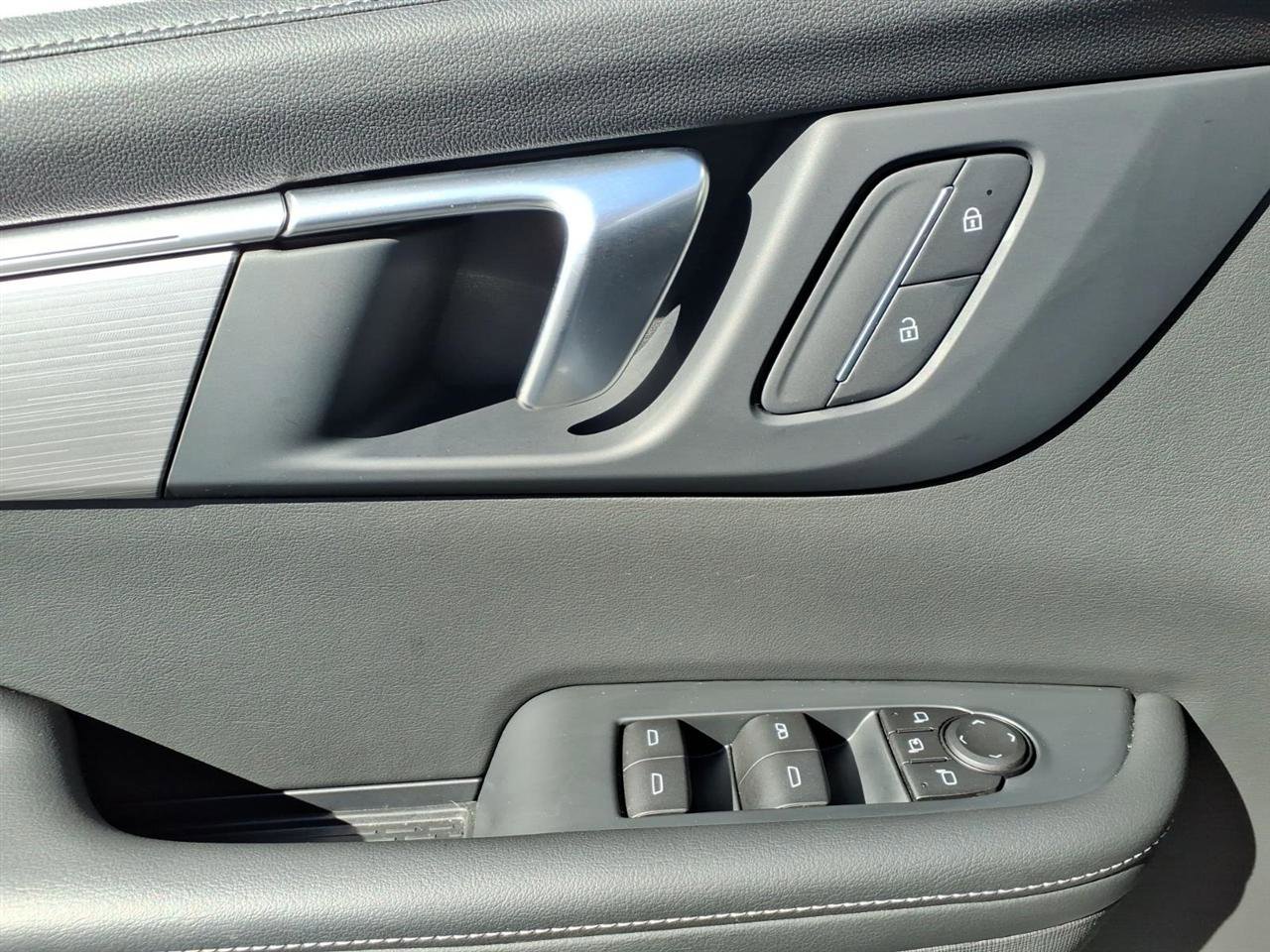 Used 2025 Buick Enclave Preferred image 7