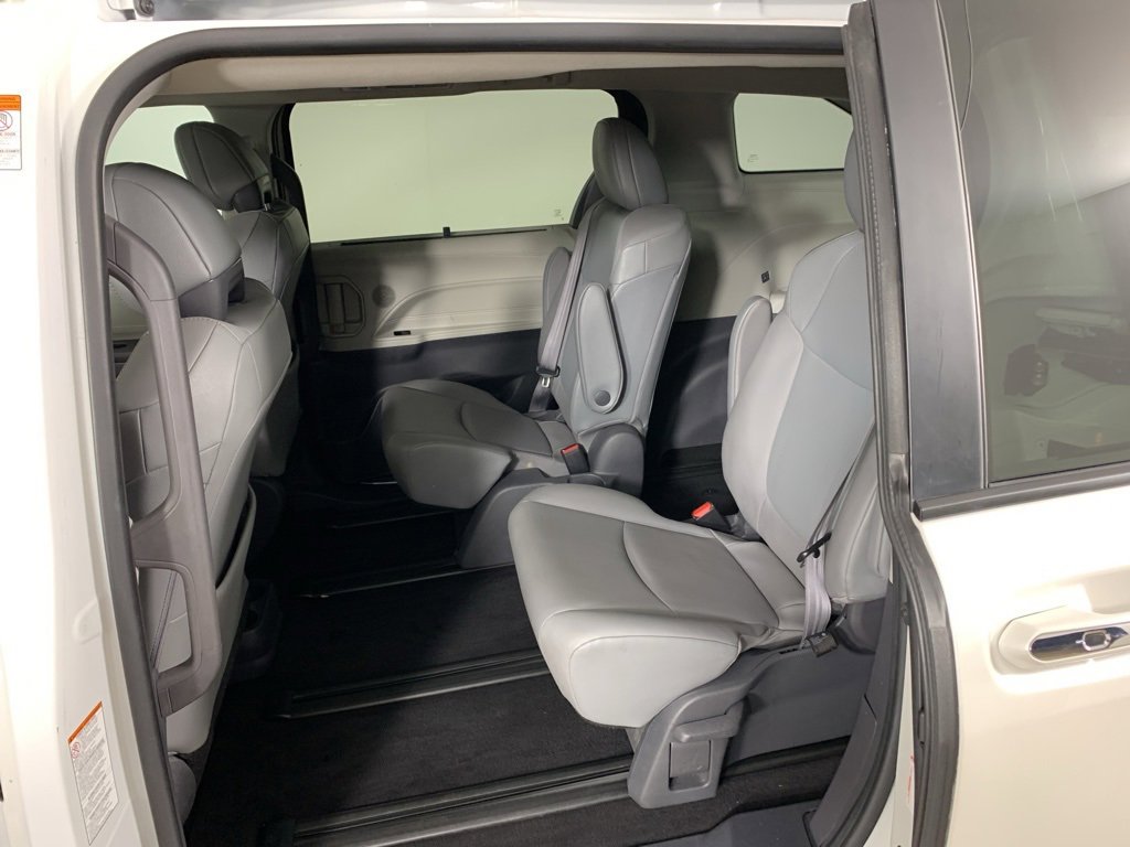 Used 2021 Toyota Sienna XLE image 33