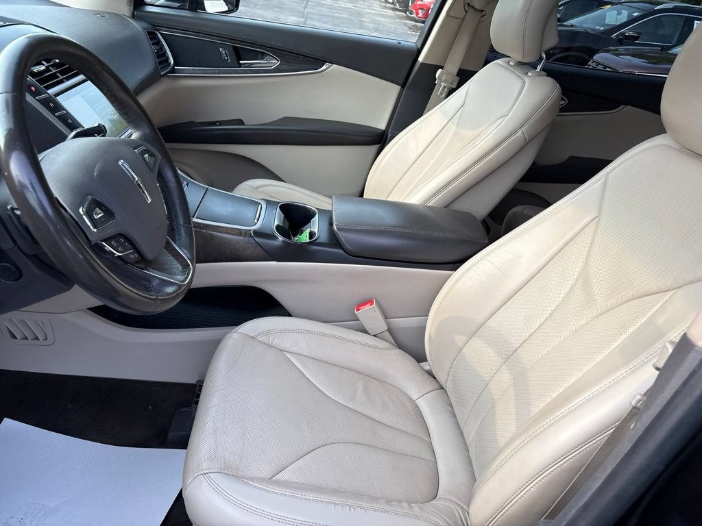 Used 2017 Lincoln MKX Reserve w/ Driver Assistance Package AWD/4WD image 9