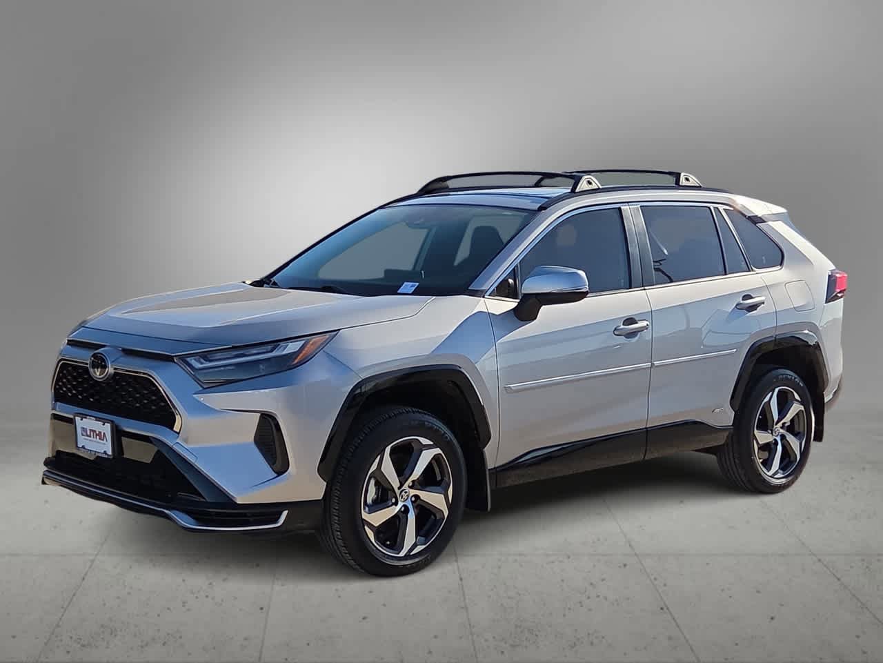 Used 2025 Toyota RAV4 SE w/ Weather & Moonroof Package AWD/4WD video 4