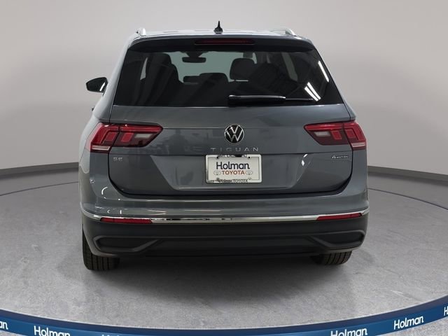 Used 2024 Volkswagen Tiguan SE w/ Panoramic Sunroof Package image 7