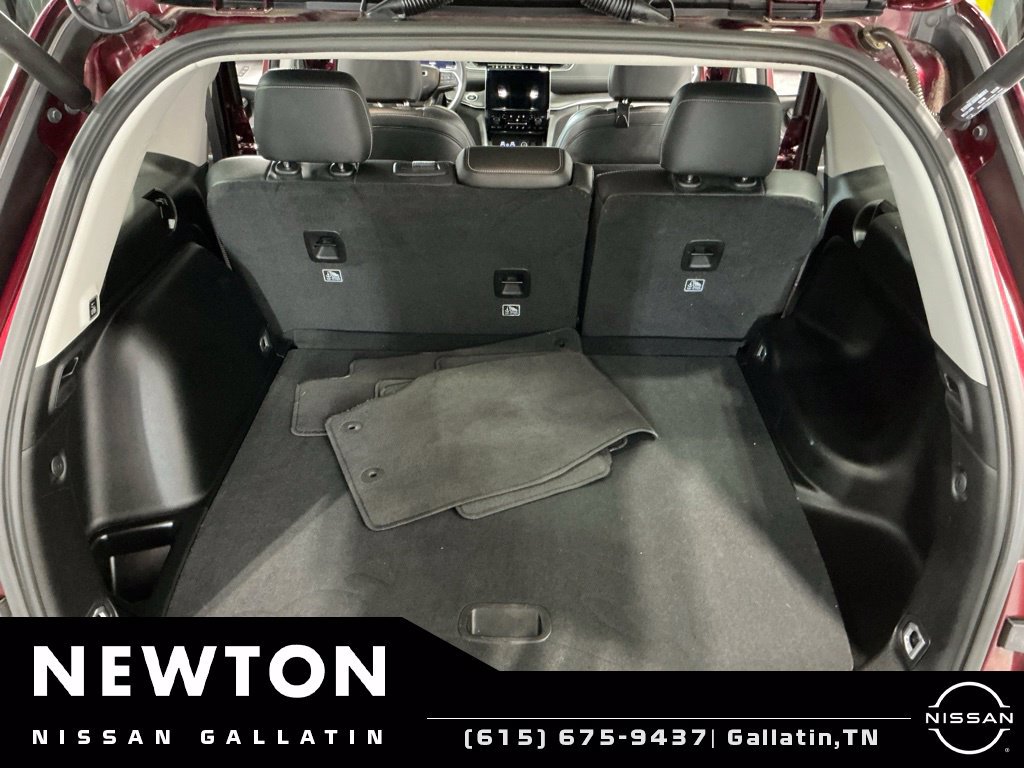 Used 2023 Jeep Grand Cherokee Limited w/ Luxury Tech Group II AWD/4WD image 28