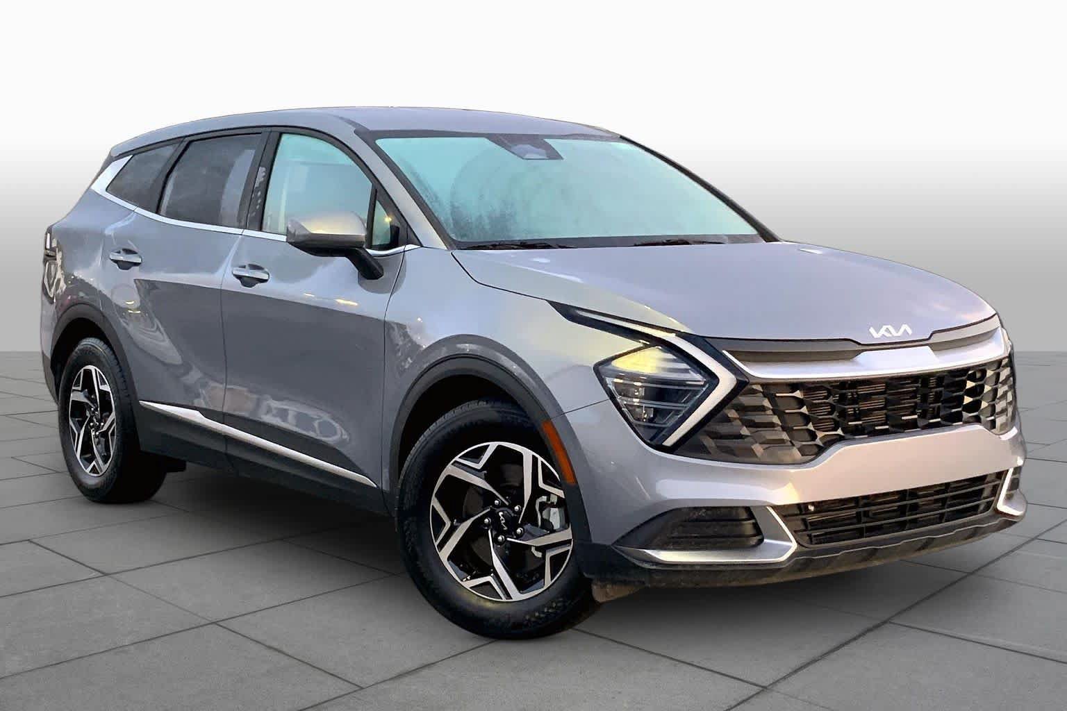 Used 2025 Kia Sportage LX FWD image 3