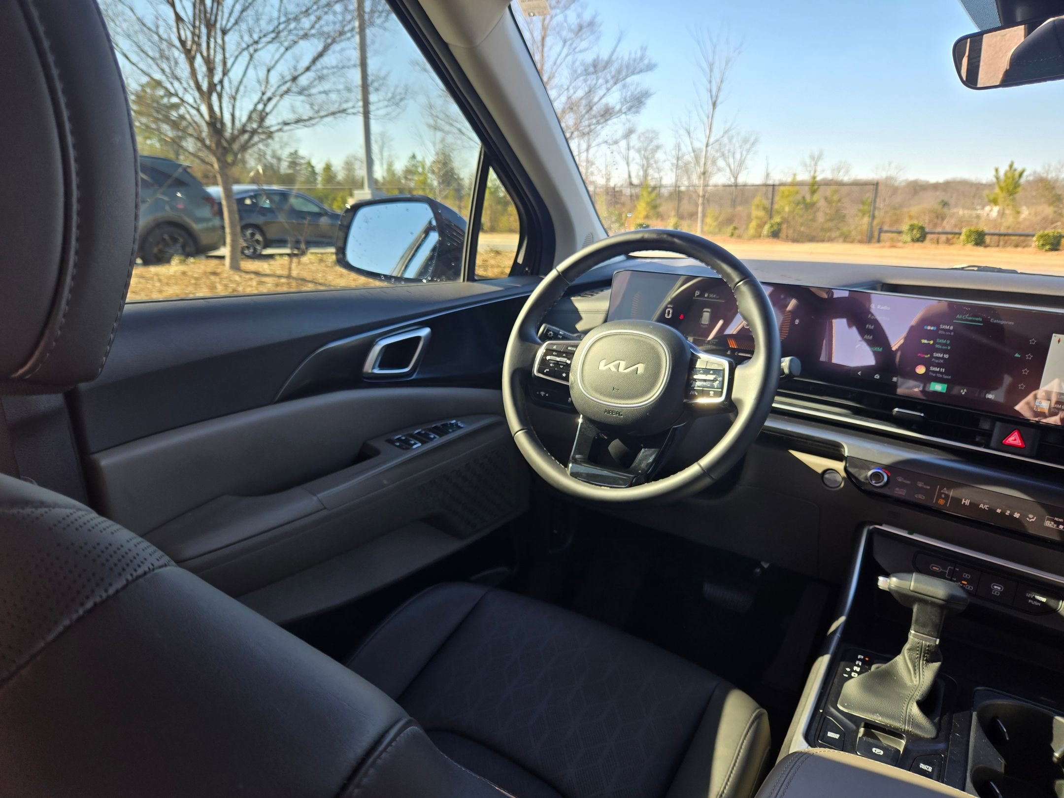 Certified 2025 Kia Carnival image 9