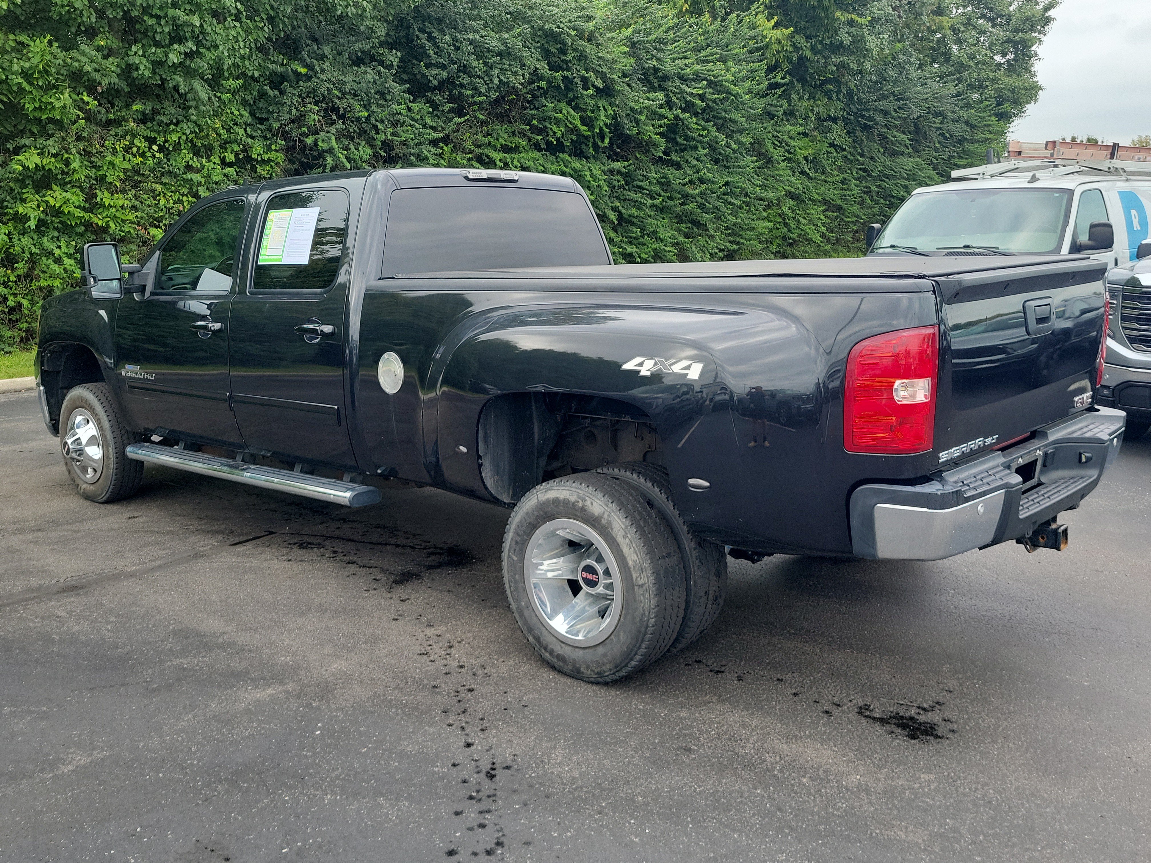 Used 2009 GMC Sierra 3500 SLT w/ SLT Convenience Package AWD/4WD image 3
