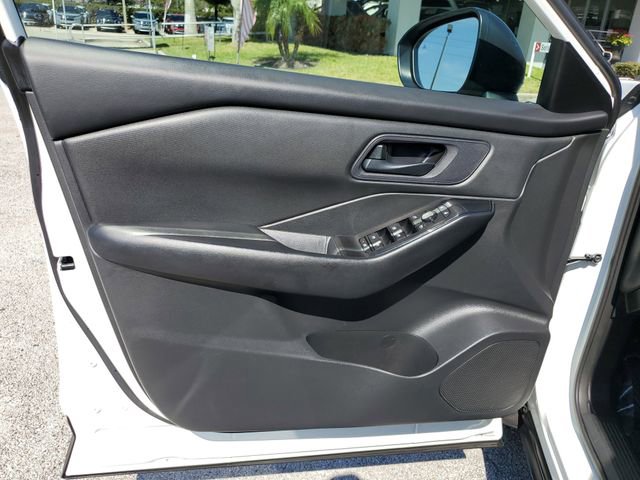 Used 2024 Nissan Rogue S image 16