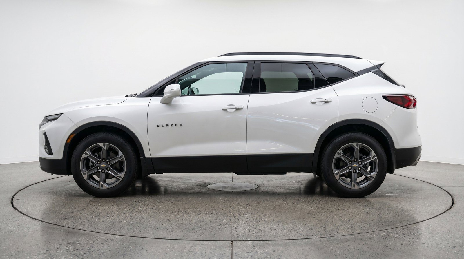 Used 2025 Chevrolet Blazer LT FWD image 5