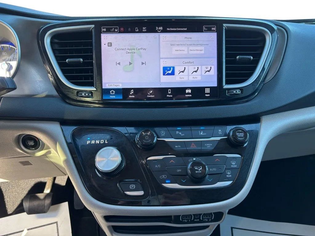 Used 2024 Chrysler Pacifica Touring-L image 13